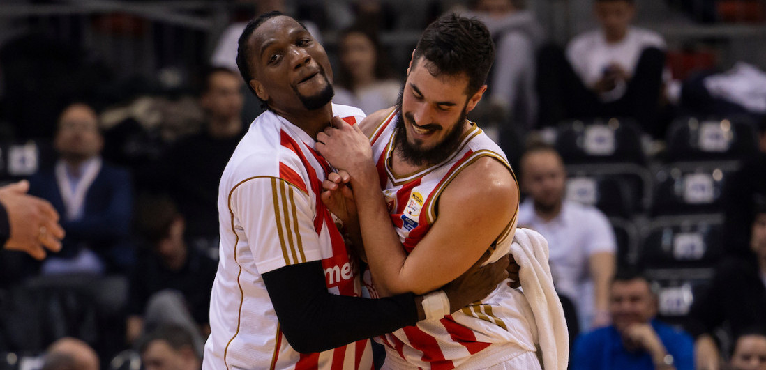 Slavlje sa navijačima: Košarkaši Zvezde spremni za finale (VIDEO)