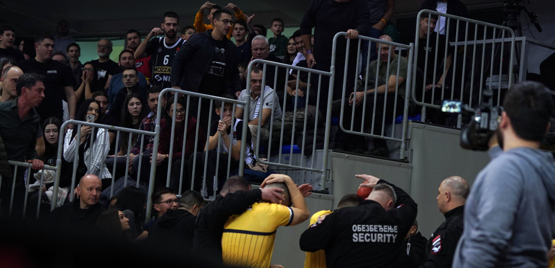 Skandalozan prekid u Nišu! Sudije napustile teren zbog navijača Partizana (VIDEO)