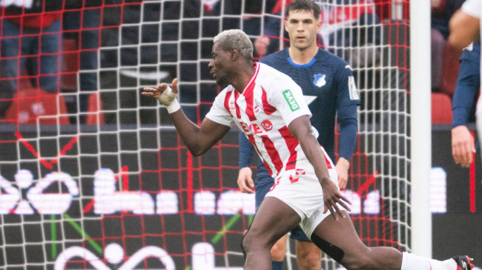 Već imamo kandidata za gol godine! Ova majstorija stiže iz Bundeslige (VIDEO)