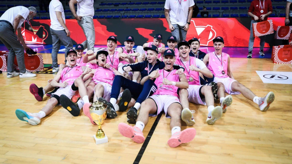 Odbranili Kup! Mega pobedila Zvezdu i podigla pehar u "Čairu"