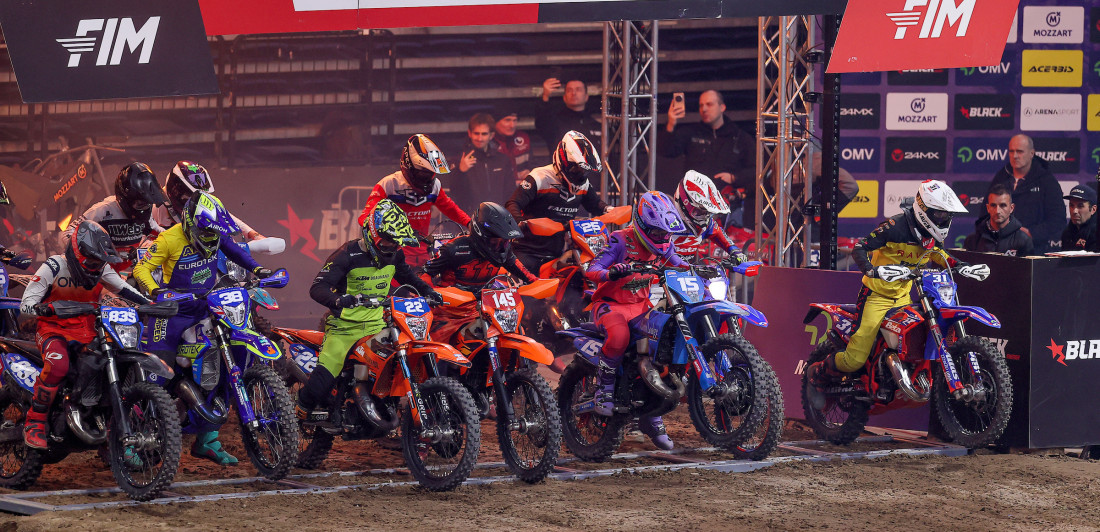 Osetite atmosferu sa beogradskog SuperEnduro spektakla: Publika uživala i pozdravila legendu Bolta (VIDEO)