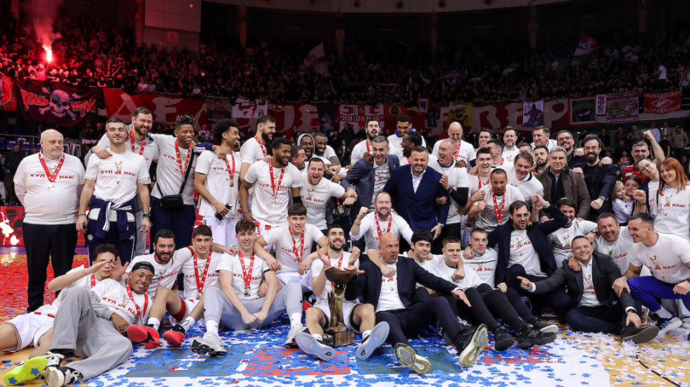 Crveno-bela žurka u "Čairu": Dobrić podigao "Žućkovu levicu"! (VIDEO)