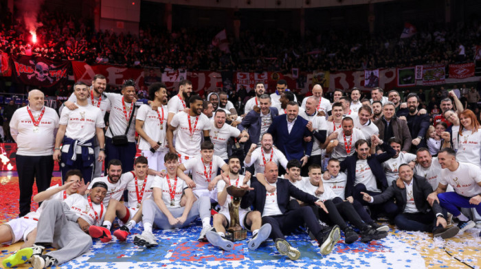 Crveno-bela žurka u "Čairu": Dobrić podigao "Žućkovu levicu"! (VIDEO)