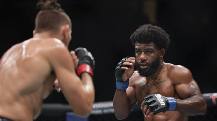 Suroviji nokaut odavno niste videli - Auuu, kakva serija razornih udaraca (VIDEO)