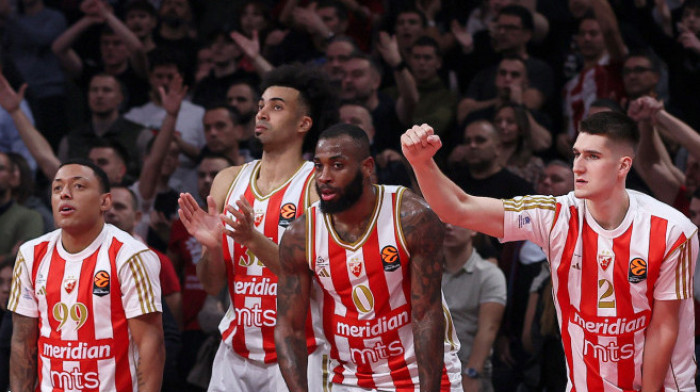 Iz Niša na derbi: Košarkaši crveno-belih u lepom društvu i uz vino bodre fudbalere (VIDEO)