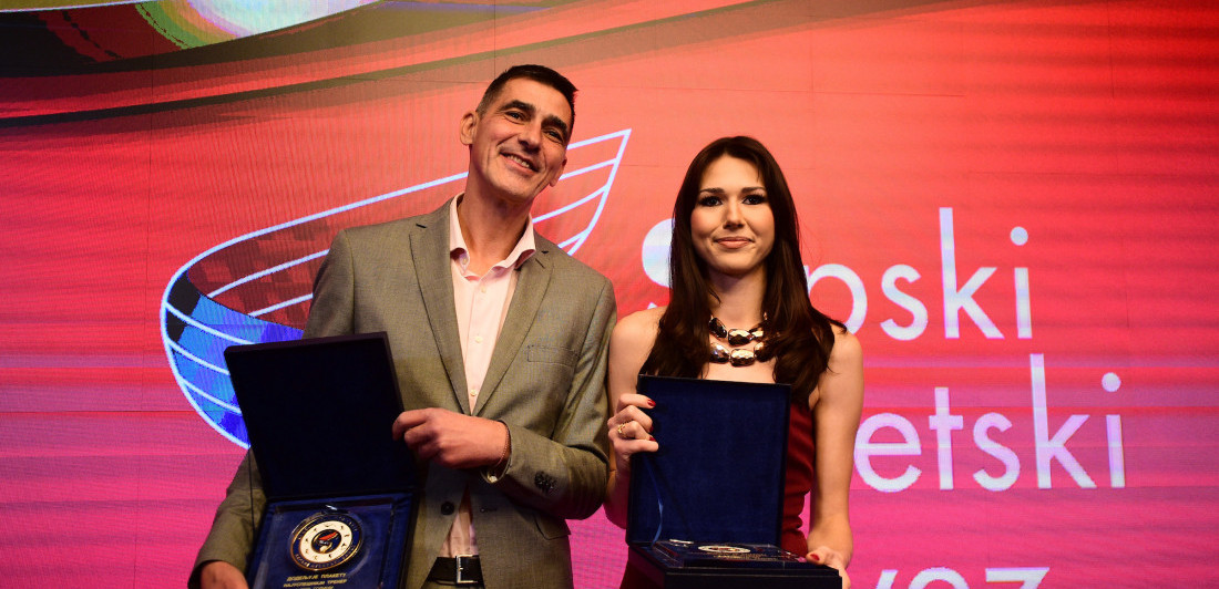 Dragutin se pohvalio, Angelina poručila da će da časti: Sjajno raspoloženje u porodici Topić nakon rekorda