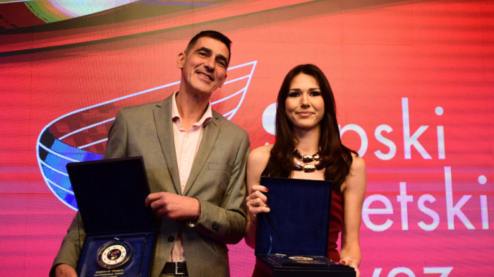 Dragutin se pohvalio, Angelina poručila da će da časti: Sjajno raspoloženje u porodici Topić nakon rekorda