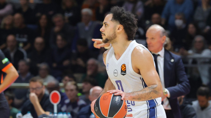 Bura u Efesu pred Zvezdu - Larkin bez dlake na jeziku opleo po novinaru i Kutlaju posle prozivki