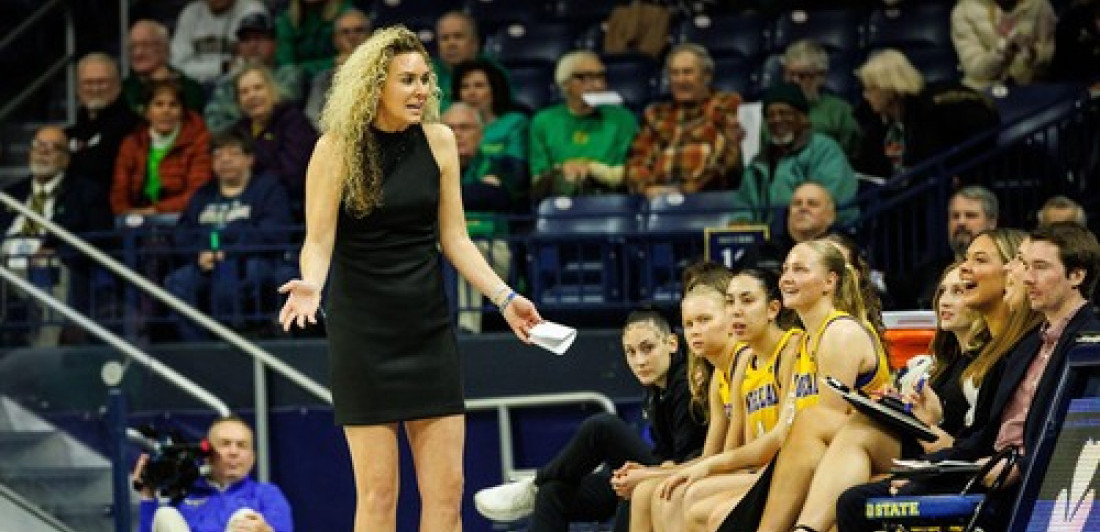 Seksi Amerikanka je senzacija na mrežama: Uvek u štiklama i kratkim haljinama na parketu (VIDEO/FOTO)