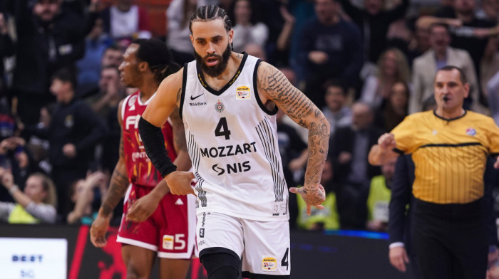 Šta radi ovaj čovek?! Vošington slavio promašaj Karlika Džonsa? (VIDEO)