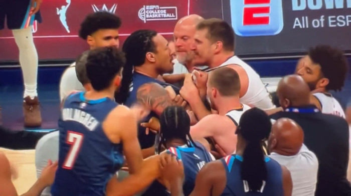 (VIDEO) Jokić totalno pobesneo, ovakvog ga nikad niste videli: Srbin hteo da bije rivala zbog užasnog poteza