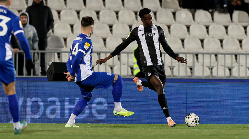 Haos u Humskoj, sprema se velika seča posle poraza od OFK Beograda? Navijači teraju igrače iz kluba (FOTO)