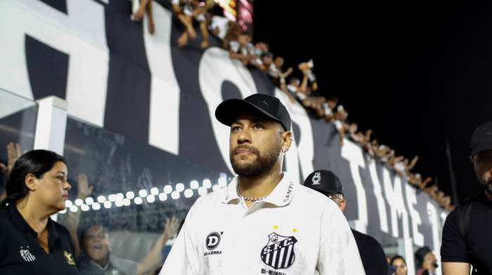 Tražio Nejmaru dres, a onda naleteo na besne navijače: Misliš da ne znamo gde živiš?! (VIDEO)