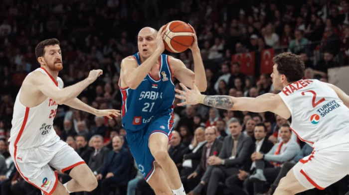 Oštre reakcije posle šamara od Turske: Navijači zapalili mreže, oni su pod žestokom paljbom