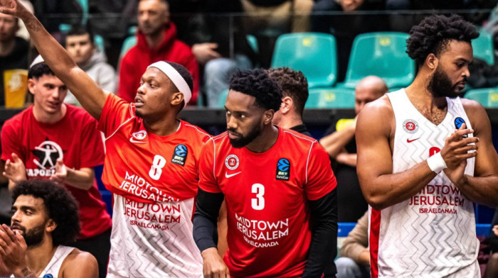 Uspešno evakuisani - Košarkaši Hapoela sleteli u Beograd