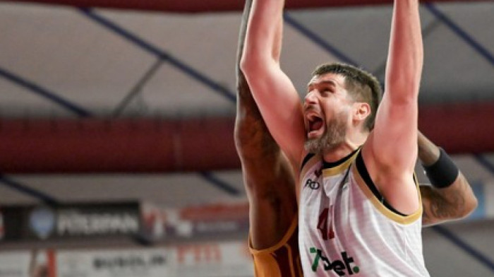 Đorđe Gagić usred rata i dok padaju bombe u Dubaiju osvojio trofej