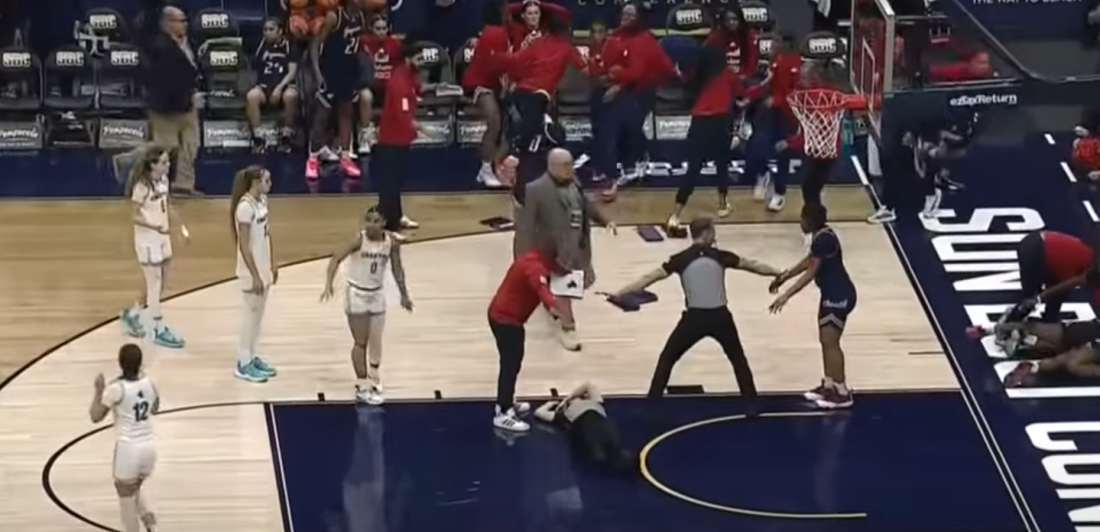 Opšta makljaža na Floridi: Čak osam igračica izbačeno, sudija završila na podu (VIDEO)