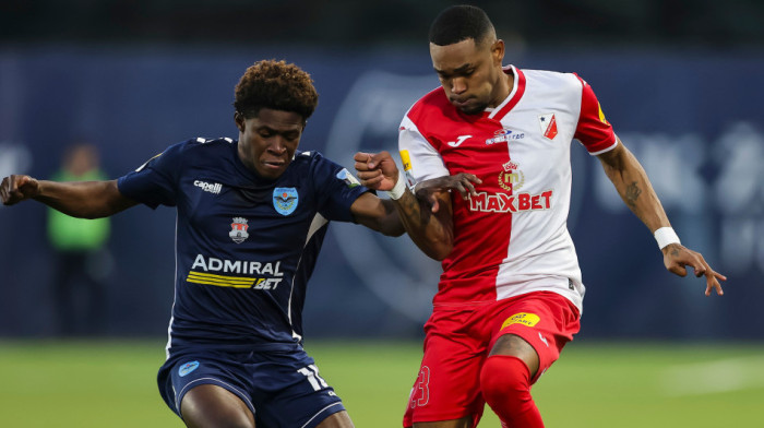 Brz je kao munja! Fudbaler Železničara sprintom stao uz rame zvezdama Premijer lige (VIDEO)