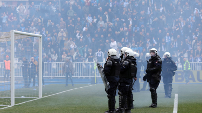 Haos u Novom Pazaru već na startu! Utakmica prekinuta, policija hitno reagovala (VIDEO)