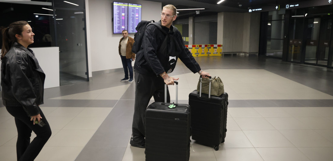 Košarkaši Partizana konačno stigli iz Dubaija - Osetkovski i Vošington doputovali u Beograd (FOTO GALERIJA)