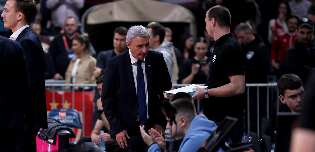 Ka-ri, Ka-ri! Navijači Zvezde ovacijama dočekali Svetislava Pešića u Areni (VIDEO)