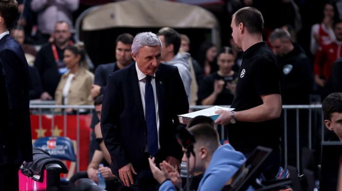 Ka-ri, Ka-ri! Navijači Zvezde ovacijama dočekali Svetislava Pešića u Areni (VIDEO)