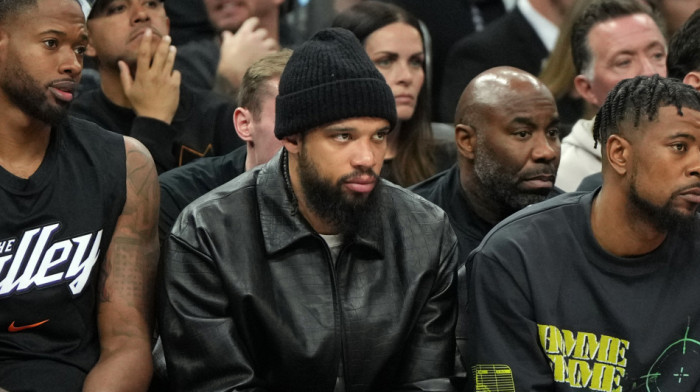 NBA zvezda sa liscama na rukama: Isplivao snimak hapšenja Dilona Bruksa, nije bilo samo alkohola (VIDEO)