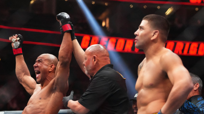 Buuum, majko mila kakav nokaut - Razornim udarcem ga je prikovao za pod (VIDEO)