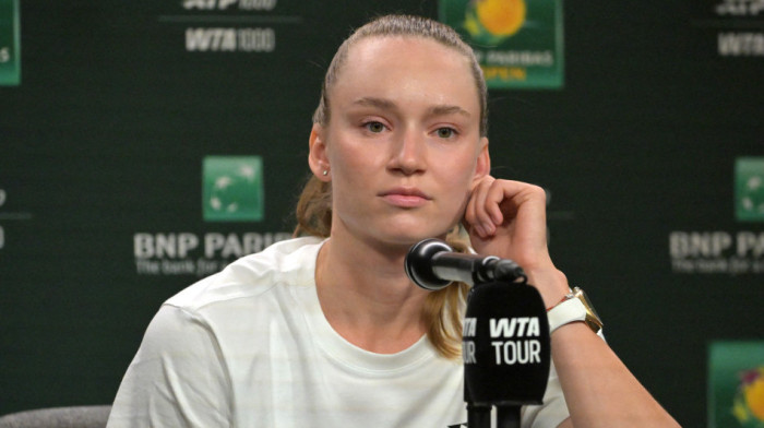 O perverznjaku sa Indijan Velsa bruji svet! Organizator pipao čuvenu teniserku, ovo je skandal veka! (VIDEO)