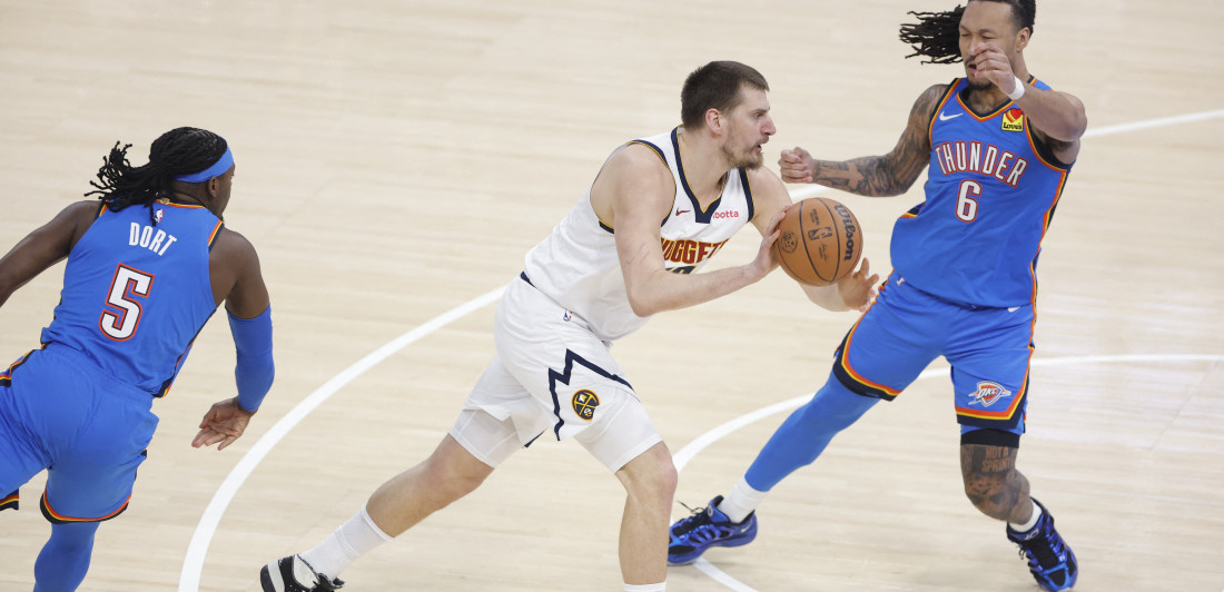 Skandal, brutalno udario Jokića po licu: Srbin se uhvatio za glavu... (VIDEO)