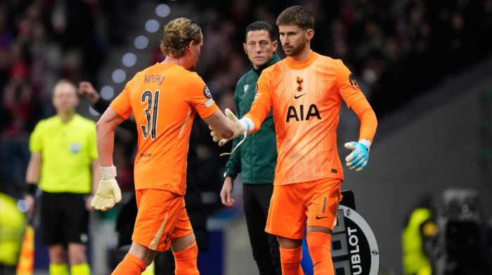 Košmaran debi u Ligi šampiona - Hrvat zbog blamaže zamenio golmana posle 17 minuta igre (VIDEO)