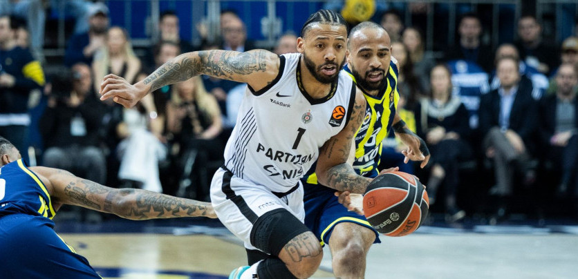 Dilema u Humskoj: Karlik Džons želi da ostane, ali šta kaže kalkulator Ostoje Mijailovića?