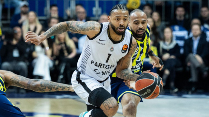 Dilema u Humskoj: Karlik Džons želi da ostane, ali šta kaže kalkulator Ostoje Mijailovića?