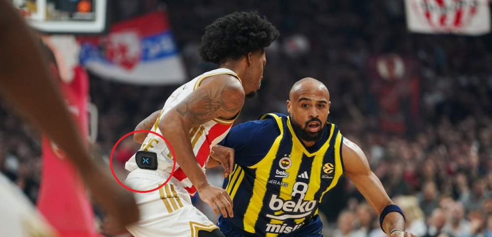 Uređaj na dresu Tajsona Kartera zbunio sve tokom meča Zvezde i Fenerbahčea: Evo o čemu je reč (FOTO)