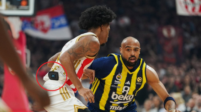 Uređaj na dresu Tajsona Kartera zbunio sve tokom meča Zvezde i Fenerbahčea: Evo o čemu je reč (FOTO)