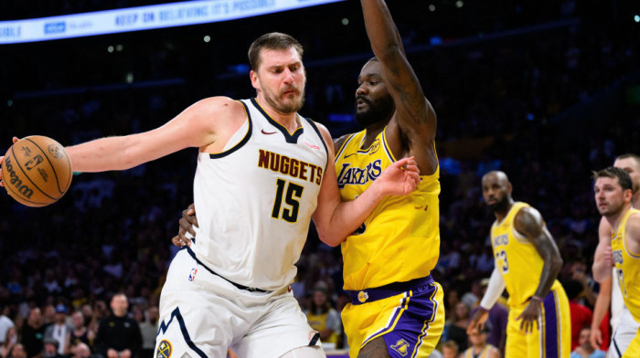 Uhvatili se za glavu i svi skočili sa klupe kad su videli šta je Jokić uradio (VIDEO)