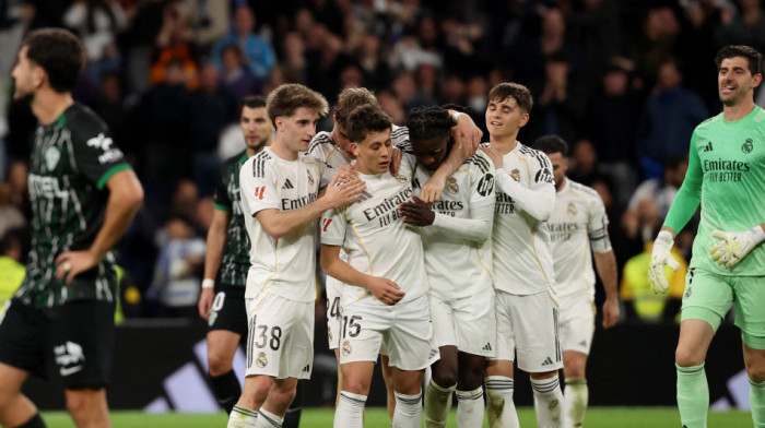 Ljudi, imamo goool godine: Majstorija fudbalera Reala sa 70 metara (VIDEO)