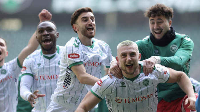 Skandal u Turskoj: Sudija dosudio penal, legenda izvela ekipu sa terena (VIDEO)