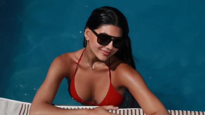 Grudi devojke Nika Kirjosa zapalile internet: Manji kupaći niste videli, muškarce obliva znoj (FOTO)