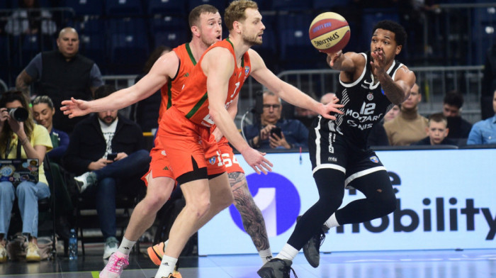 Partizan nadoknadio dvocifreni zaostatak, ali i dalje gubi