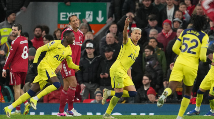 Rišarlison utišao "Enfild": Liverpul u 90. minutu ispustio pobedu