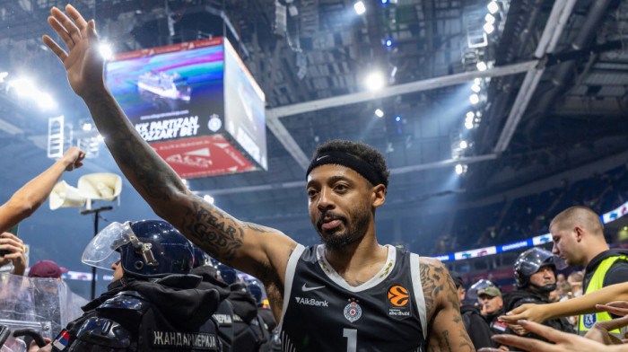 "Moramo da rasprodamo ovo": Karlik zove navijače Partizana u pomoć (FOTO)