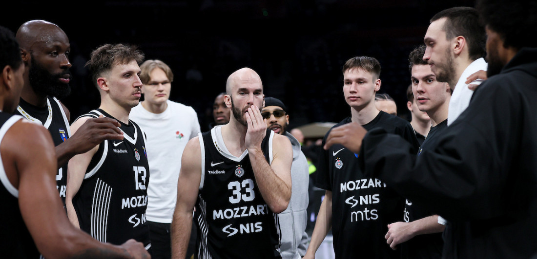 Mreže bruje o ovoj sceni: Kamera snimila šta se dešava na klupi Partizana (VIDEO)