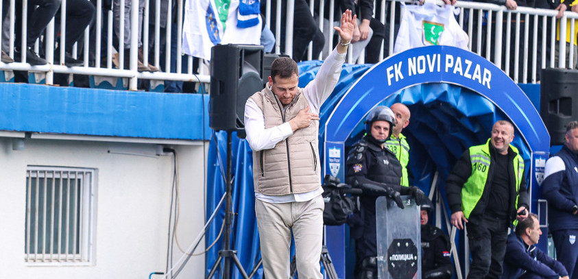 Lalatović napravio šou na Ramazanskom turniru: Popeo se na sto i izazvao gromoglasne reakcije