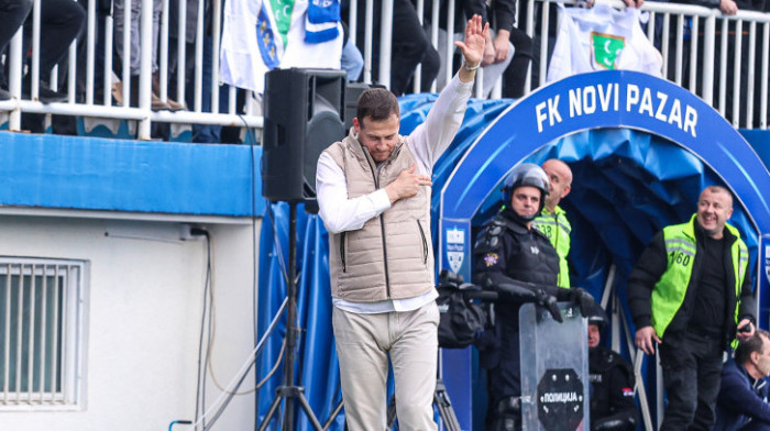 Lalatović napravio šou na Ramazanskom turniru: Popeo se na sto i izazvao gromoglasne reakcije