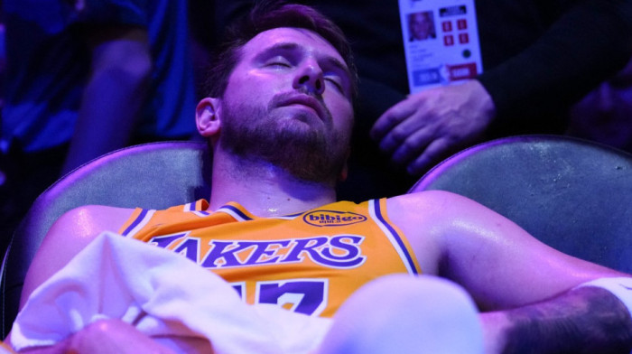 Dončić hit na društvenim mrežama - Odigrao istorijski meč, pa spavao na klupi (FOTO/VIDEO)