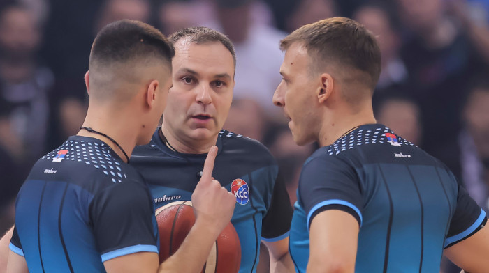 Navijači Partizana besni zbog izbora sudije za derbi: Slavio pobede Zvezde, provocirao "grobare"... (FOTO)