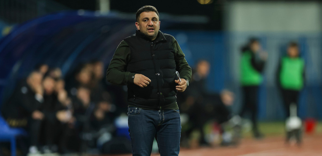 Možda da treniramo sa igračem manje? Trener Mladosti besan: Diskutabilni kartoni...