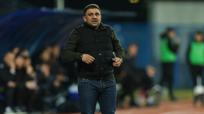 Možda da treniramo sa igračem manje? Trener Mladosti besan: Diskutabilni kartoni...