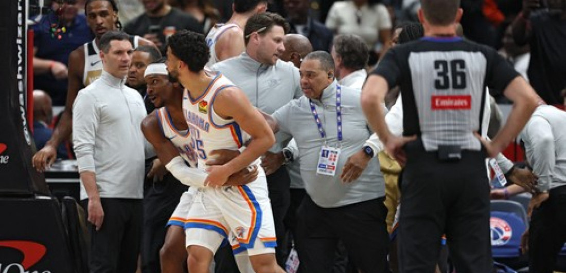 Srbin gledao opštu makljažu košarkaša na terenu (VIDEO)